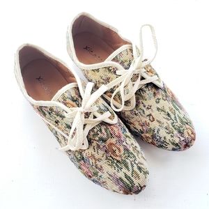 *NWOT* Floral Oxford Flats (Sz 7.5)